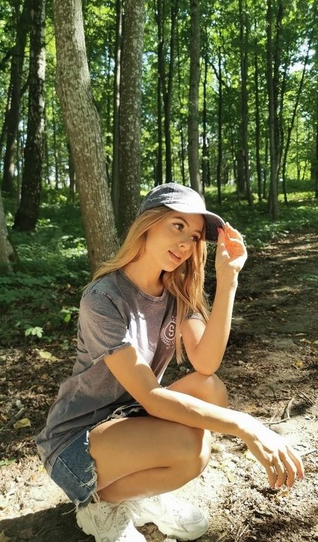 itsSky pretty pornstar image