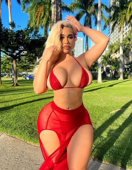 Carmela Habibi model pornographic pictures