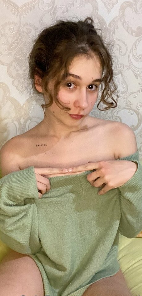 naaami model sexy img