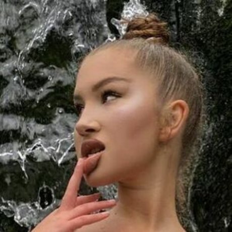 Nika Arven pornstar pretty pictures