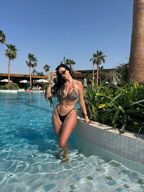 Yvonne Bar nudes pornstar image