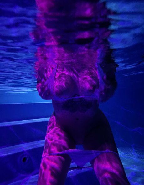 Jeeniibm model pornographic pic