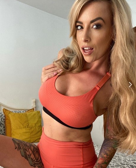 Charlie Zoe model nude picture
