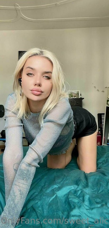 Sweet Aliceee erotic actress photo