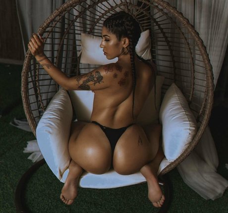 ClaudiaTwerkUp pornstar hot images