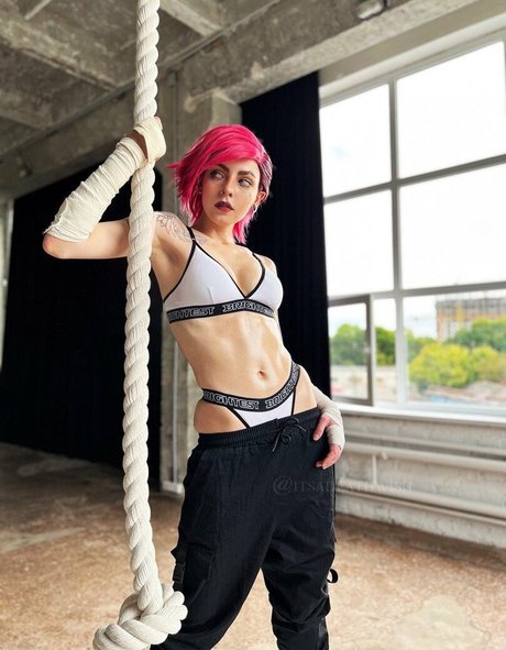 itsadeathwish pretty pornstar pic