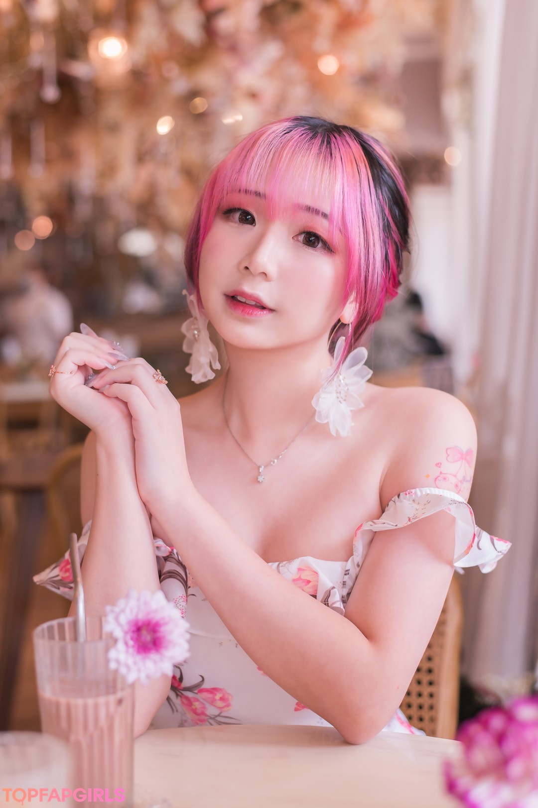 Akaei Ray model hot pic