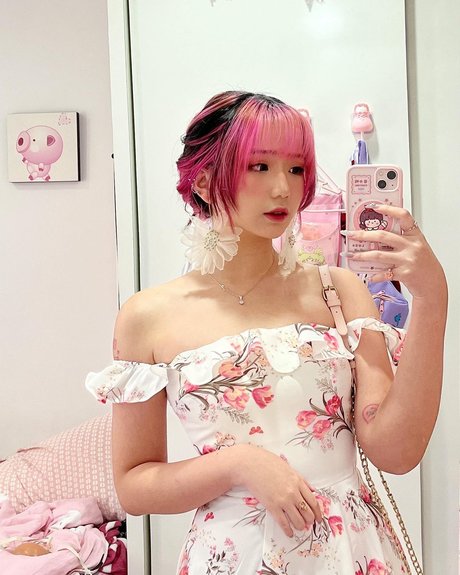 Akaei Ray hot star images