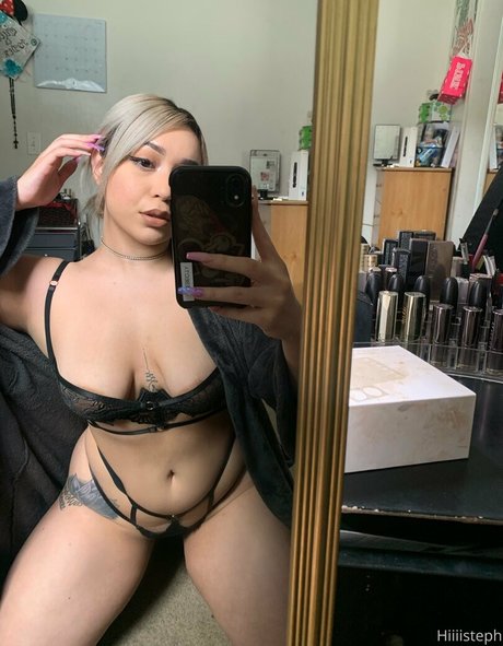 Steph Naomi star erotic picture