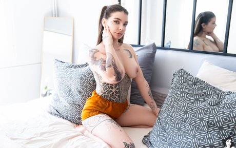 Pia Lora model nice image
