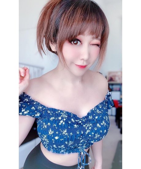 Vivid Vision pretty model photo