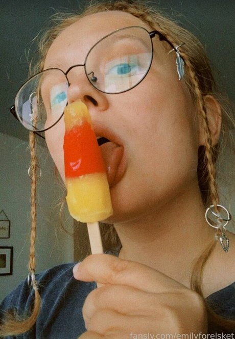 emilyforelsket model hot img