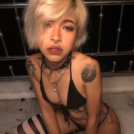 LUPINZ model hot photos