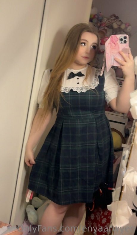 Enyaarwyen nude star images