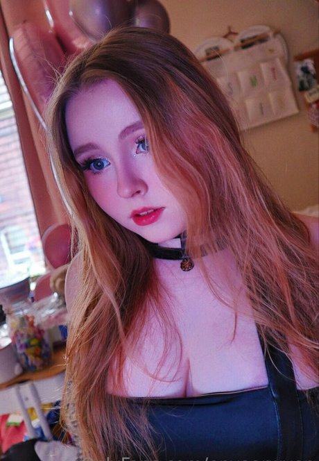 Enyaarwyen naked star photo