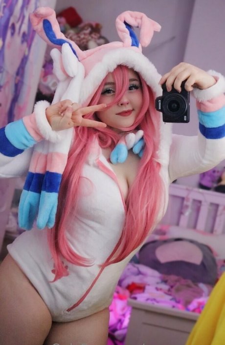 Enyaarwyen model xxx img