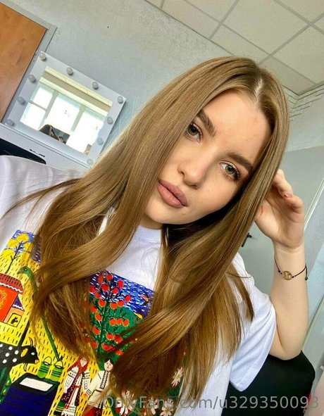 lily lilylu adult model pictures