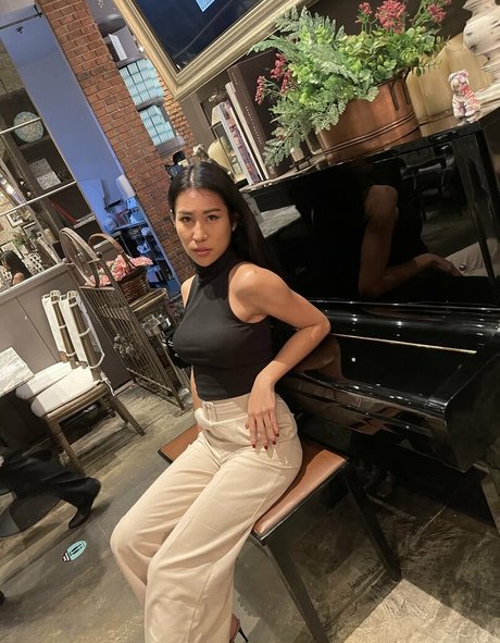 busty brunette onlyfans best pic