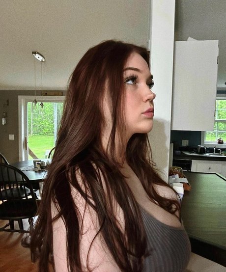 Omwhore actress picture