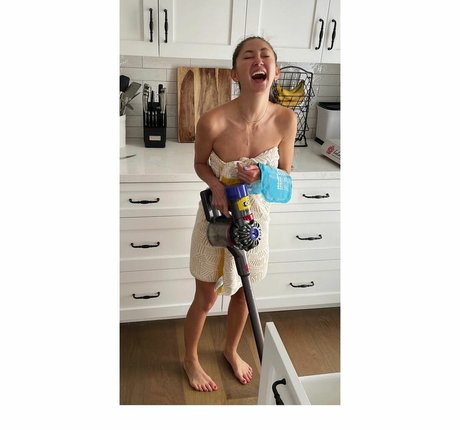 Kimiko Glenn model art images