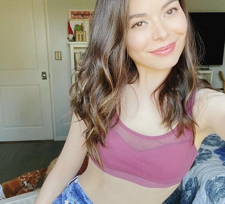 Miranda Cosgrove nude actress gallery
