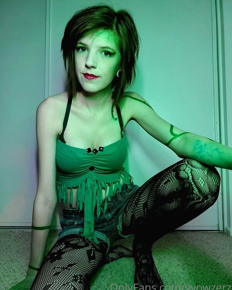 vvowzerz naked model img