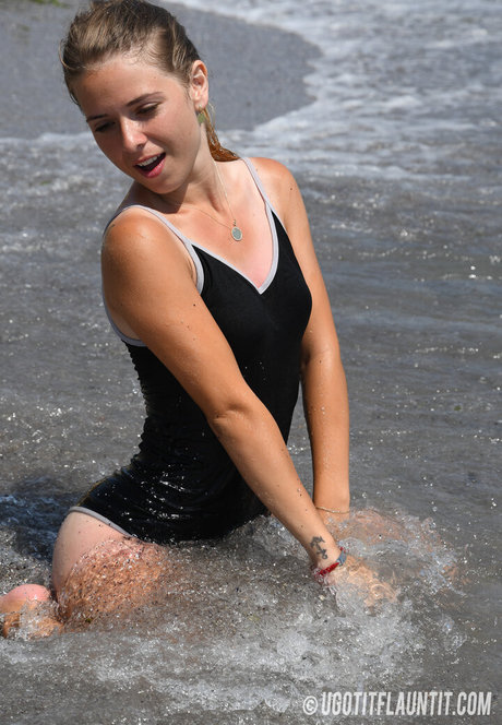 ugotitflauntit com model naked pics