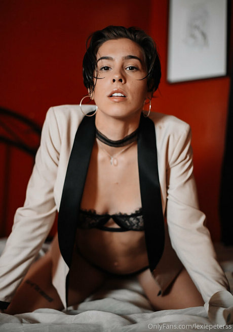 Lexiepeterss top star pic