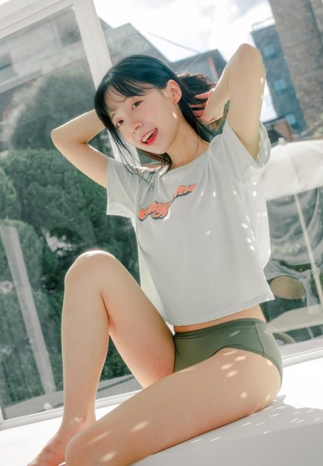 leeesovely pornstar high quality images