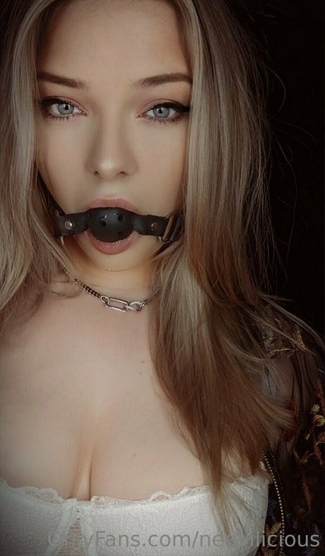 neevilicious sexy pornstar img