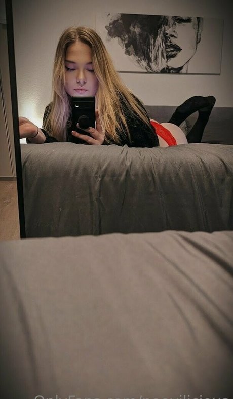 neevilicious nude actress image