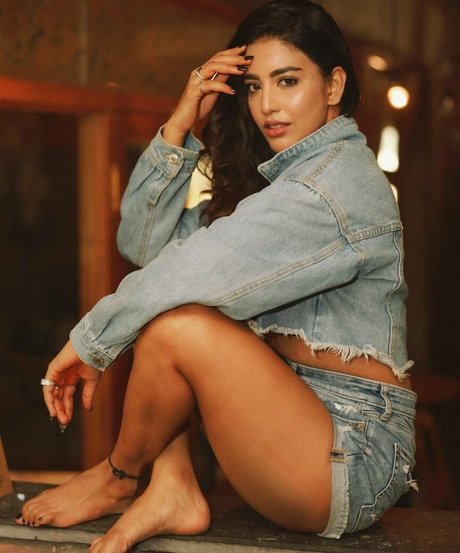 Daksha Nagarkar model high quality photos