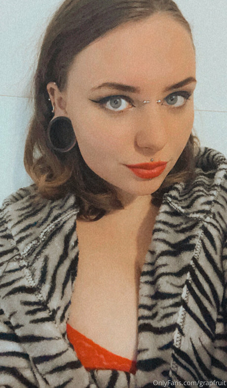 sewergirl model exclusive photo