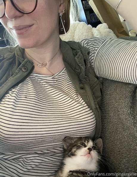 gingergirlie model erotic pic