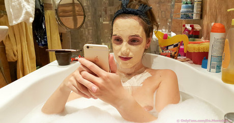 Da Moroshka model photo