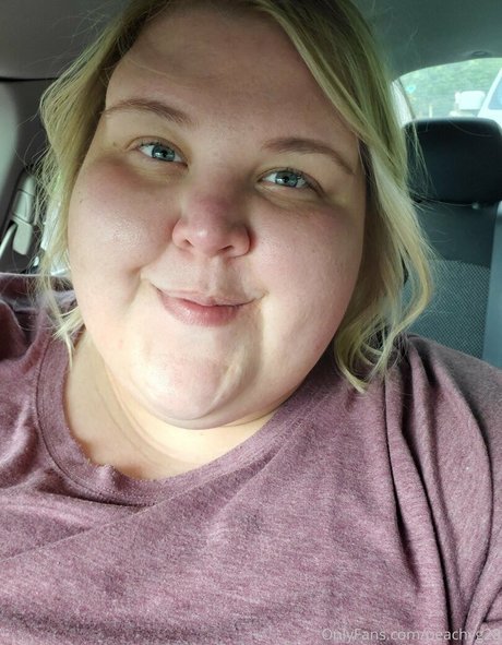 peachyg28 pornstar photos