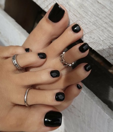 sweetfeetsyfree model top img