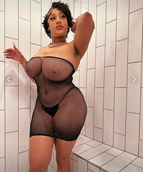 roxiiee96 beautiful model pic