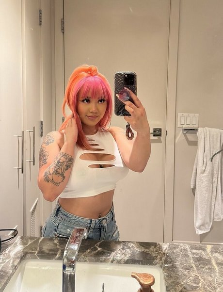 Edmthotiana model erotic pictures