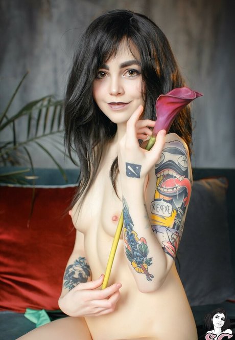 Yuumi SG model nude photo