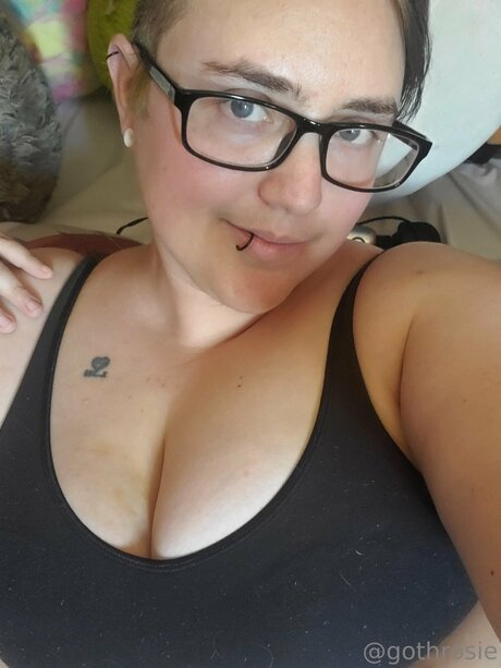 gothrosie model hd photos