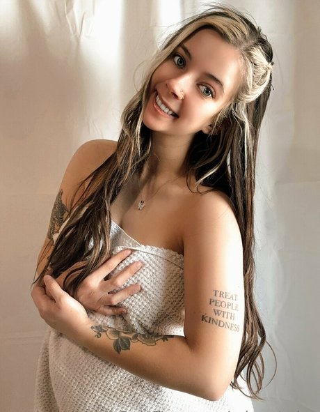 MinneTwins porn model galleries