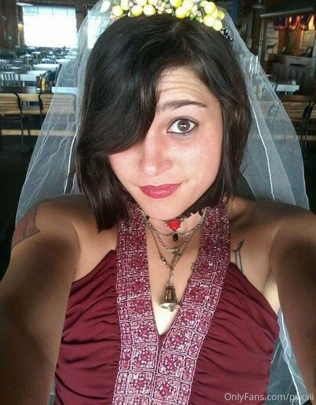 pyxxii sexy actress photo