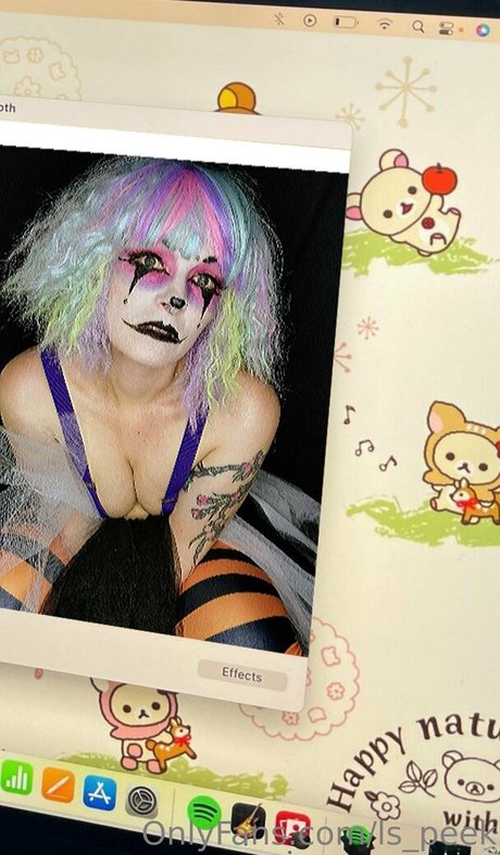 ls peek star naked pics