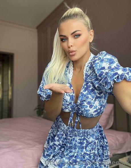 emmilee xx porn model pictures