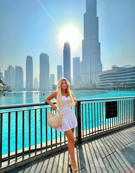 emmilee xx art actress gallery