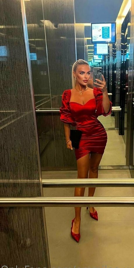 emmilee xx sexy model photo