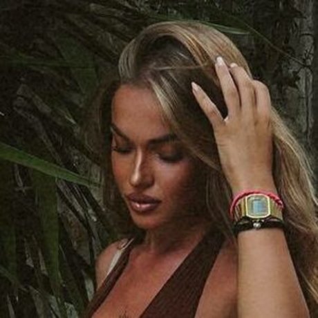 Teodora Dzehverovic sexy model image