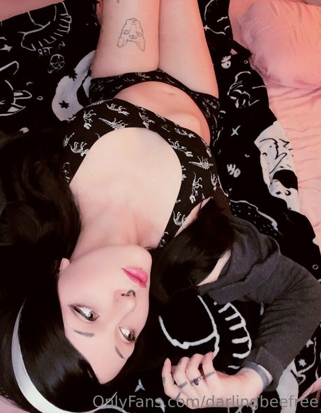 darlingbeefree adult model images