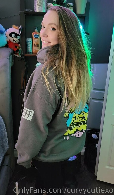 curvycutiexo model exclusive picture